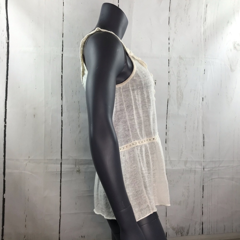 Banana Republic white crochet tank top - Picture 2 of 6